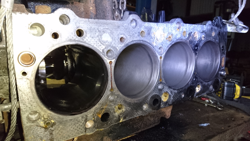 The pistons are a bit narrower in the top, which left a slight mark in the cylinder wall, it’s not perfect, but good enough
